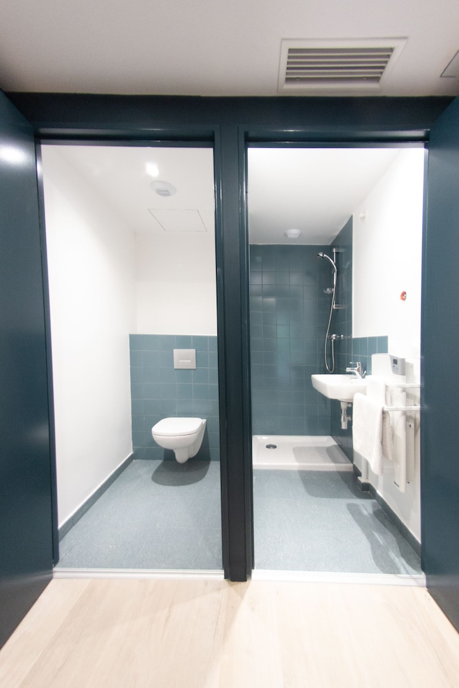 Bed In Dormitory Of 6 Women With Private Bathroom photo 2
