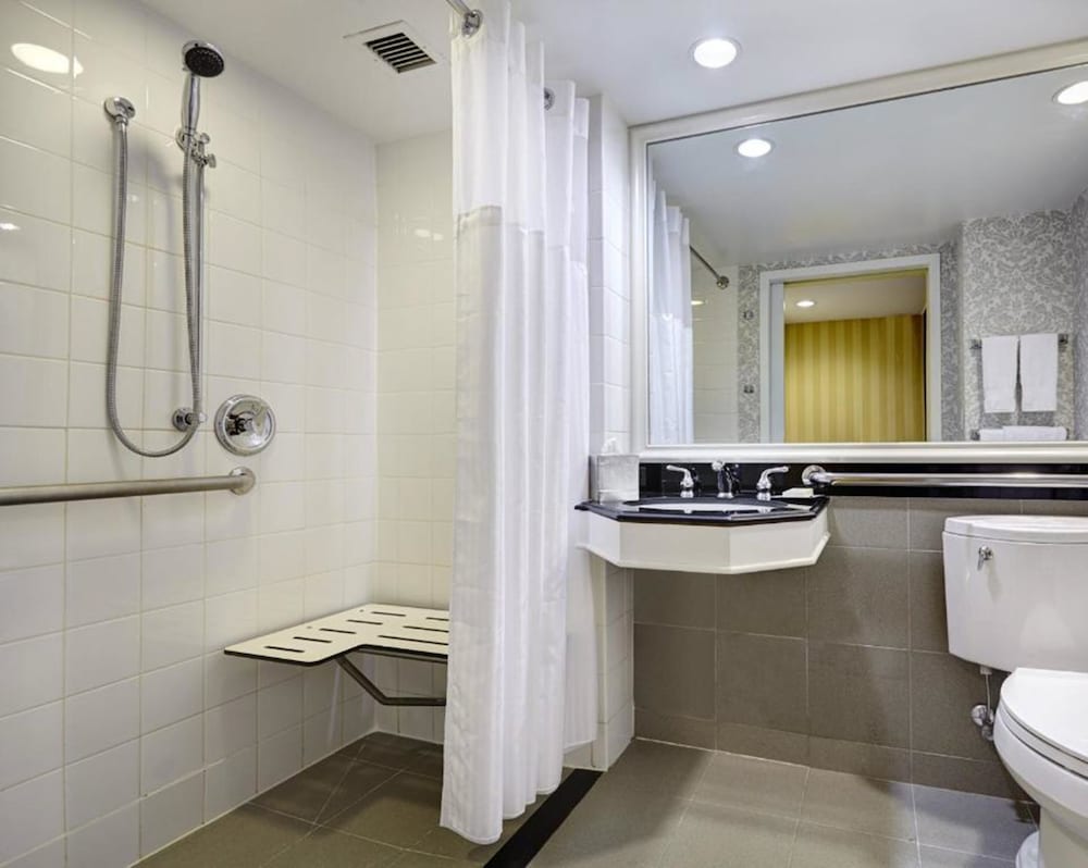 City Room, 2 Double Beds, Accessible (Roll-In Shower) photo 3