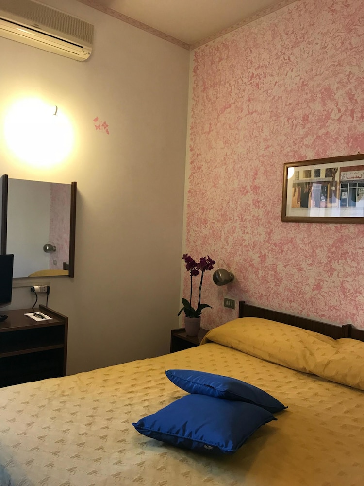 Economy Double Room photo 1