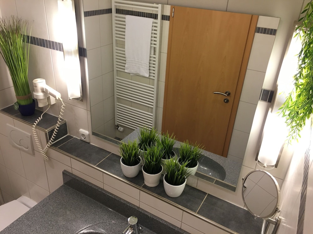 Deluxe Double Room, Private Bathroom - Photo 4