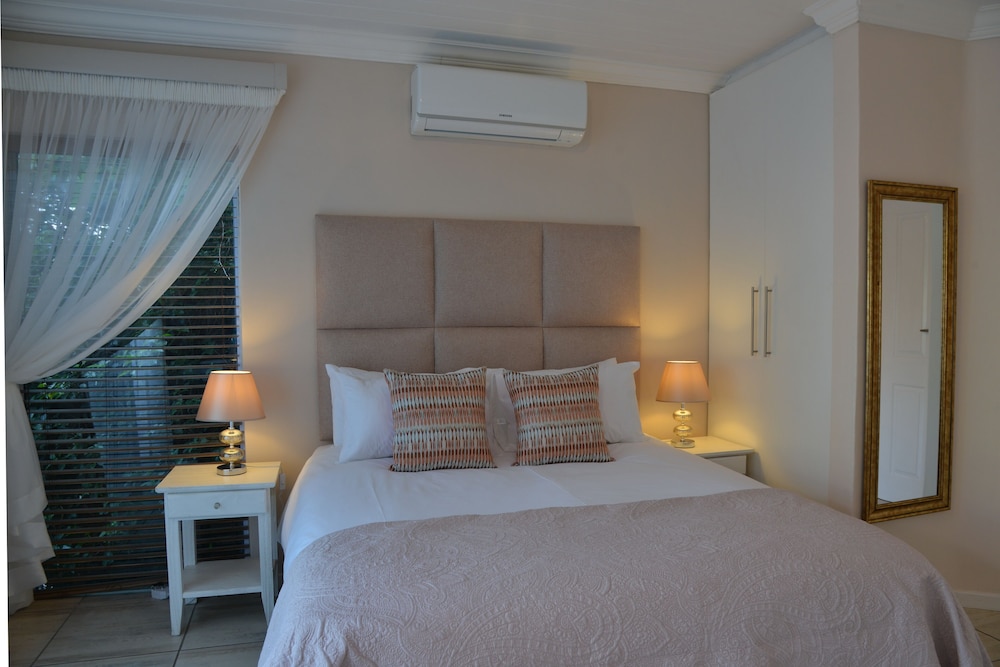 Luxury Room (Downstairs) - Photo 2