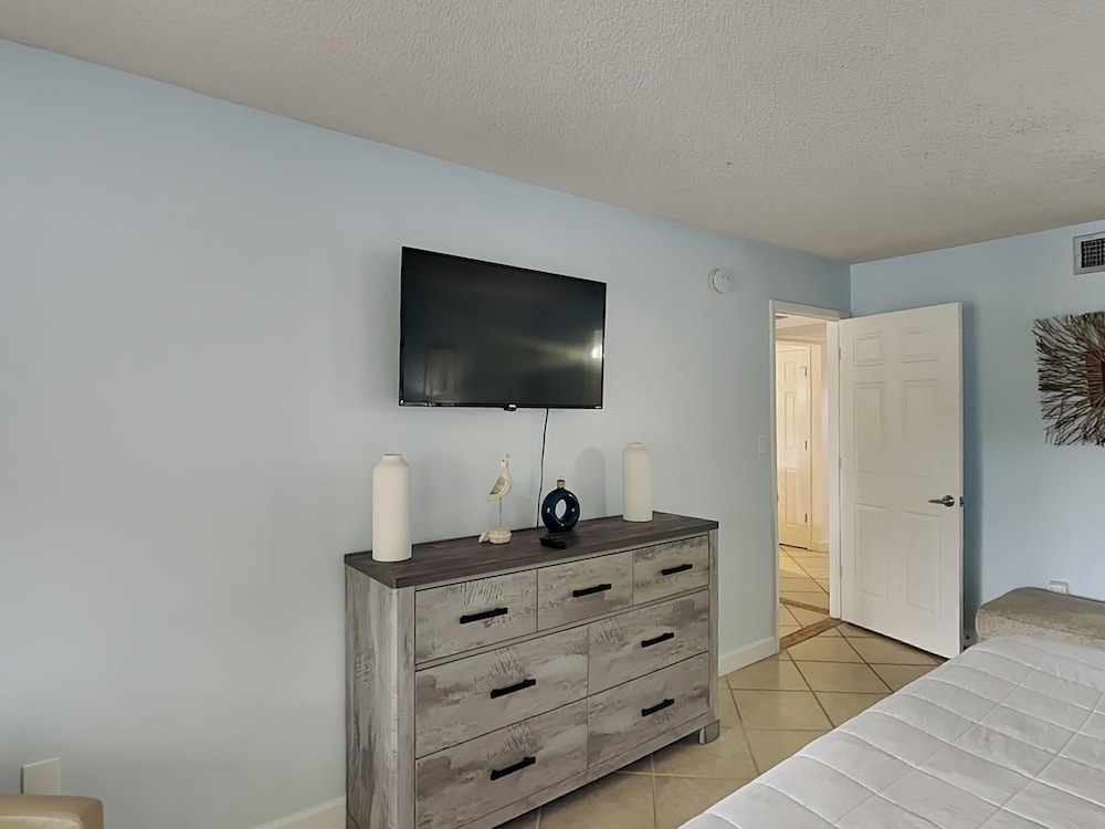Condo, 1 King Bed with Sofa bed, Patio (Villa 2008 - No Pets)