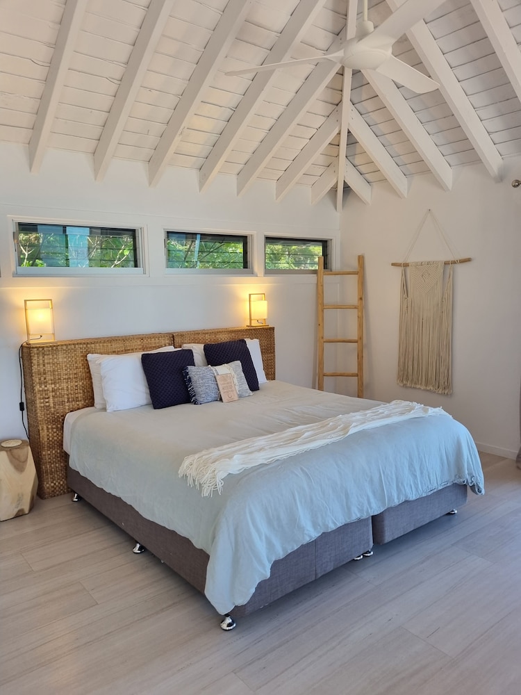 Oceanfront Villa with Private Plunge Pool photo 3