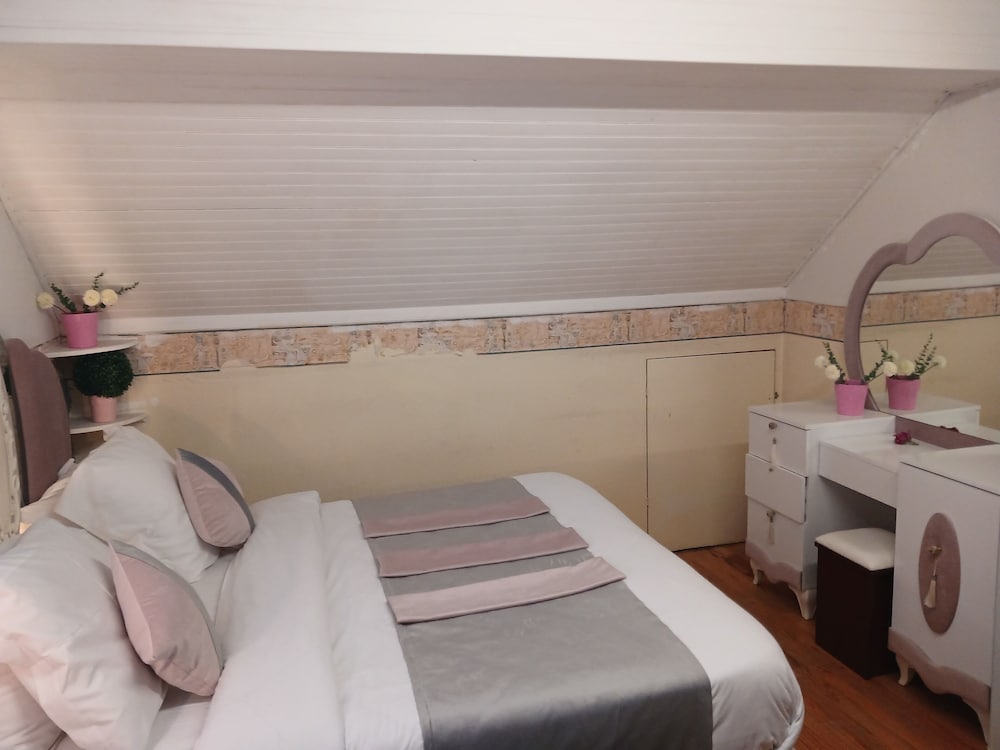 Family Quadruple Room - Photo 10