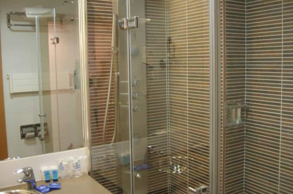 Standard Double Room - Photo 10
