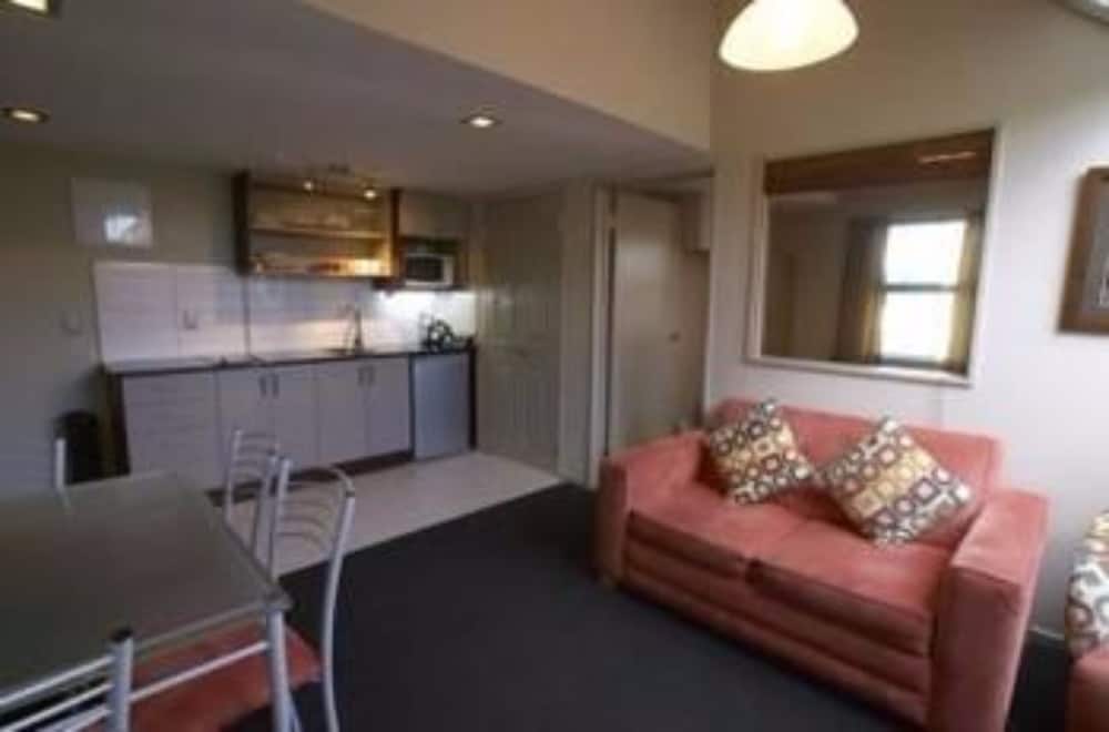 Standard Suite, 2 Bedrooms, Non Smoking, Kitchenette (Red Dot Deal 9) photo 1