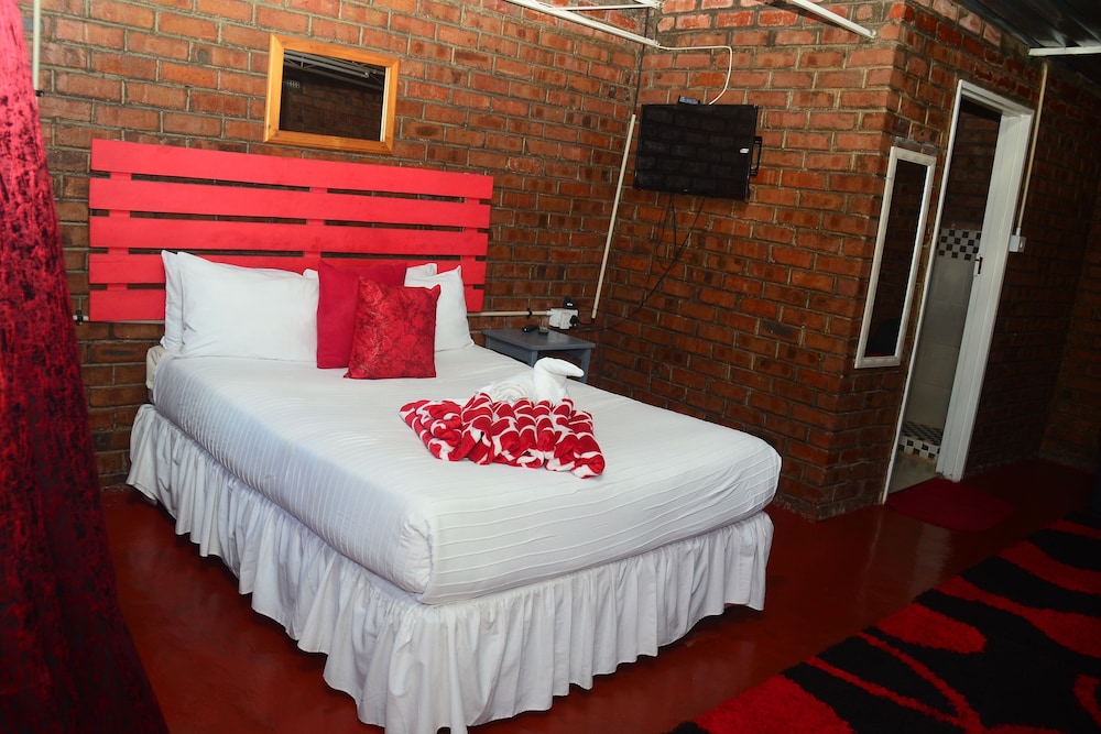 Basic Double Room, 1 Double Bed photo 2