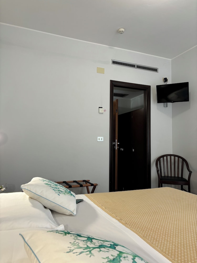 Economy Double Room, Sea View photo 3