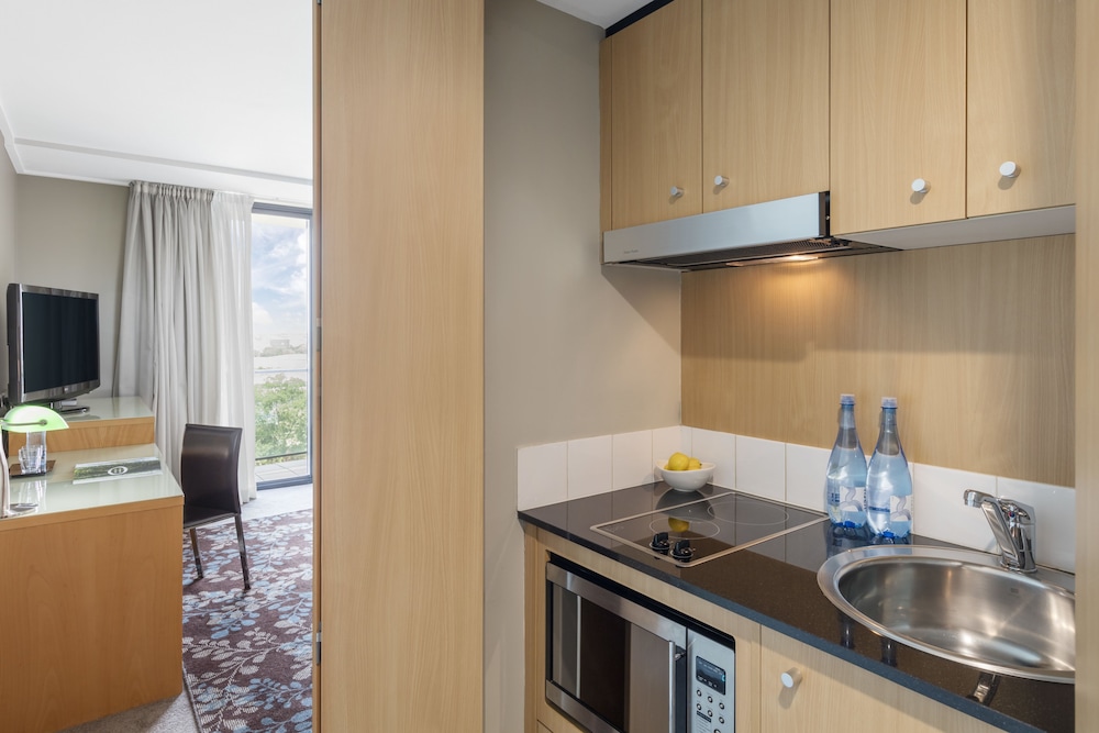 Executive Studio with Balcony - Photo 4