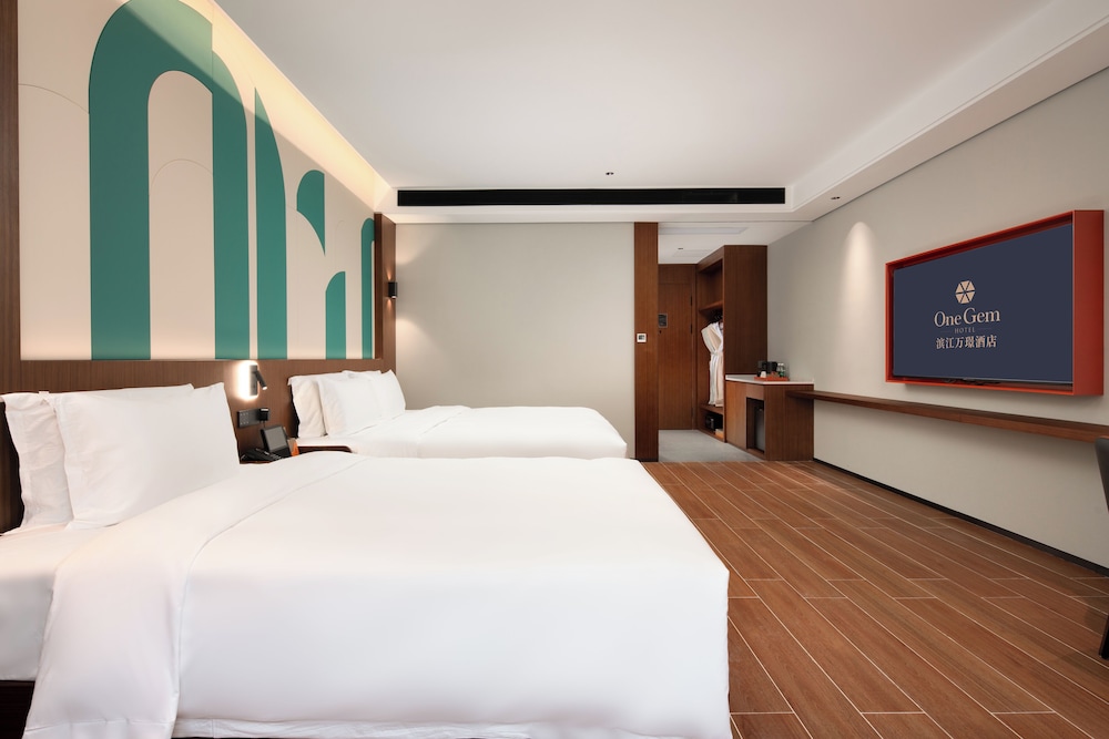 Family Triple Room, Multiple Beds, City View photo 2