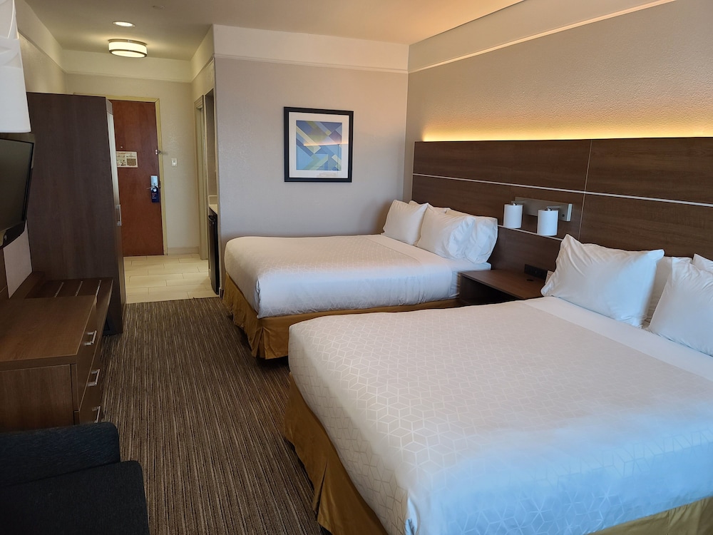 Standard Room, 2 Queen Beds, Accessible (Communication, Accessible Tub) - Photo 6