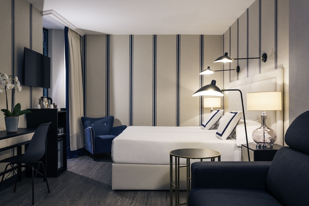 Habitación Familiar, 1 Cama Queen con Sofá Cama