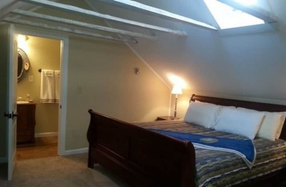 Comfort Loft, 1 King Bed photo 2