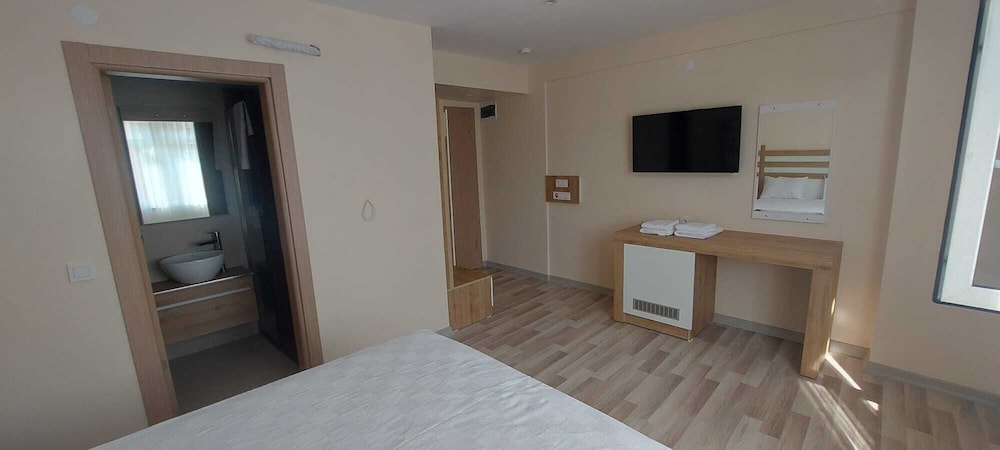 Comfort Double Room, 1 Queen Bed, Smoking, Sea View photo 1