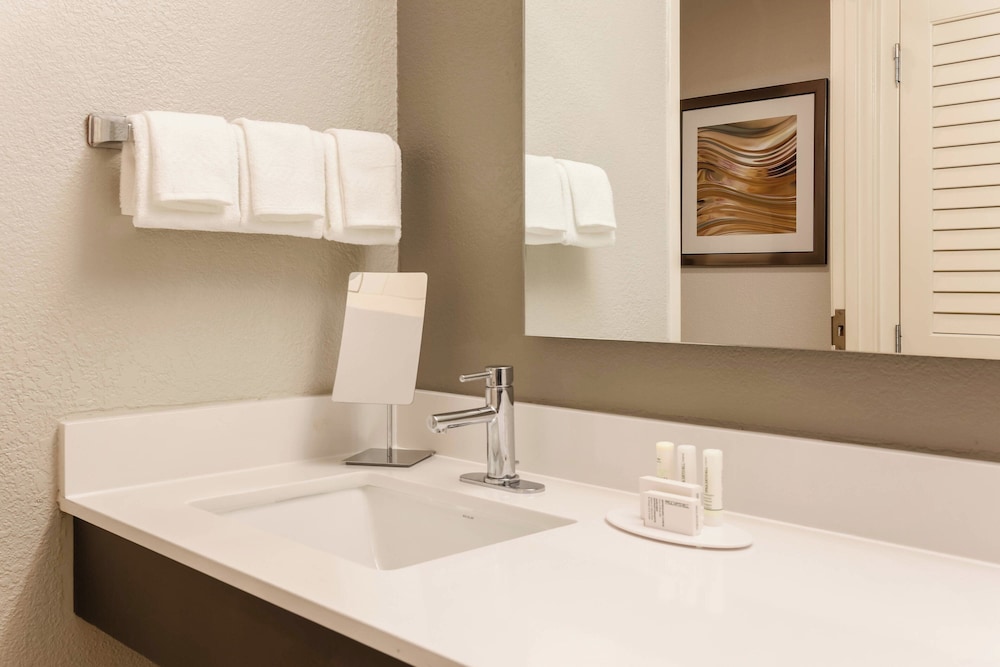 Room, 2 Queen Beds (Hearing Accessible) - Photo 8