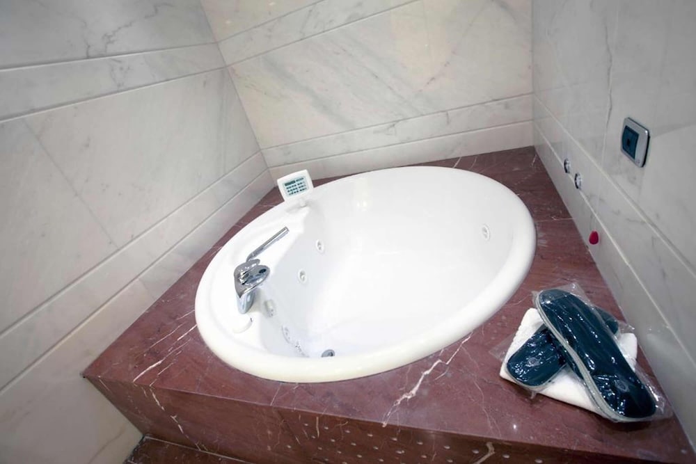 Royal Suite (2 pax) photo 3