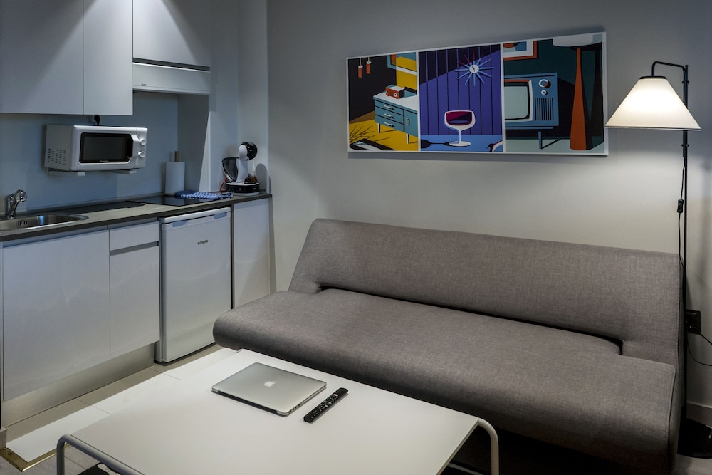 Standard Studio - Photo 3