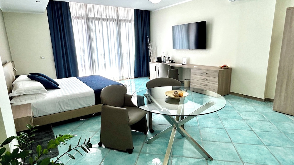 Deluxe Room - Photo 2
