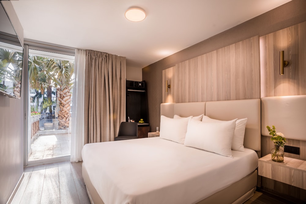 Junior Suite, Pool View, Garden Area photo 1