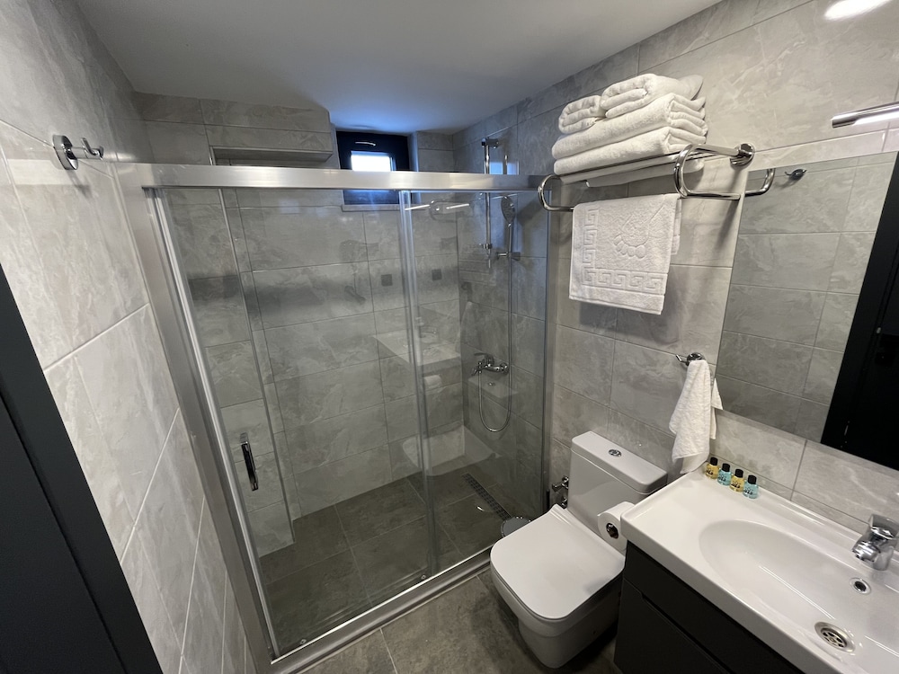 Economy Double Room, Basement photo 2