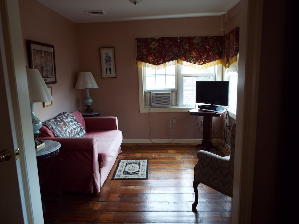 Triple Room, Ensuite, Garden View (Lydia Leister Suite) photo 3