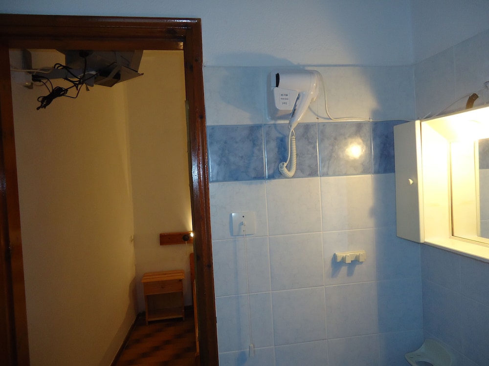 Basic Double Room photo 2
