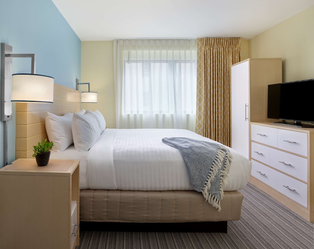 Deluxe Room, Multiple Beds photo 2
