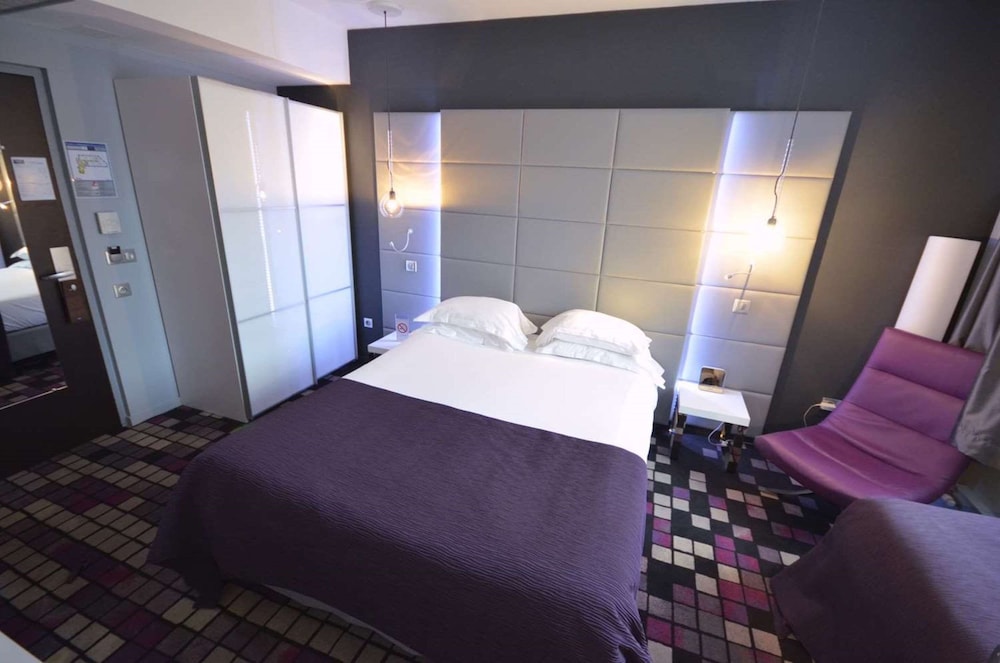 Standard Room, 1 Queen Bed, Non Smoking - Photo 4