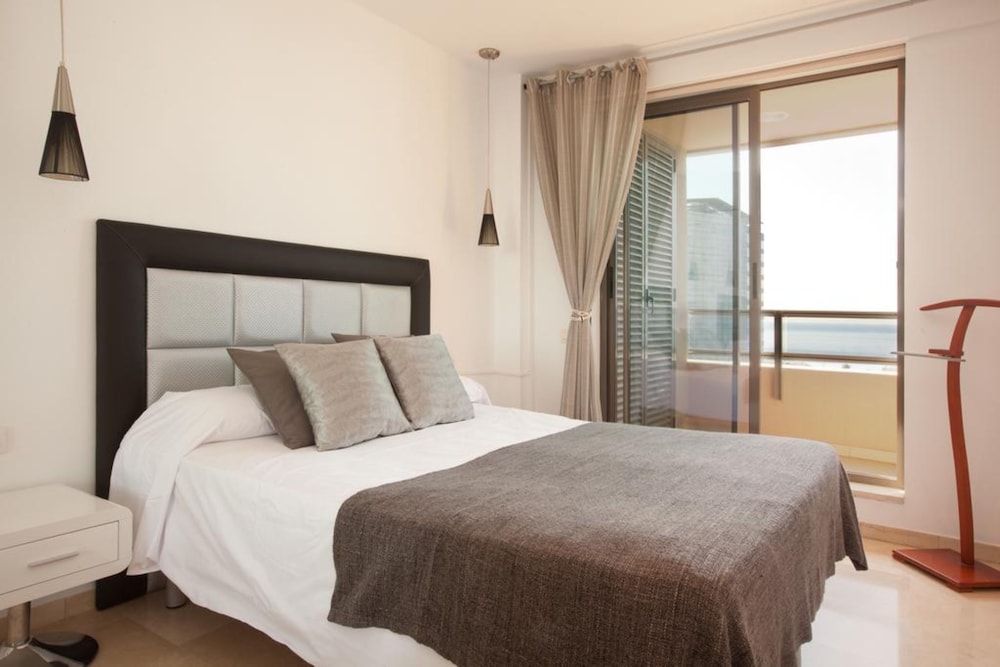 Apartamento, 4 habitaciones, balcón, vista al mar (10° piso)