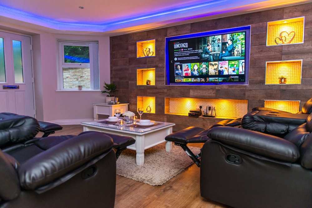 Executive Apartment, Accessible, Private Bathroom (Jacuzzi - Apartment 1) - Photo 67