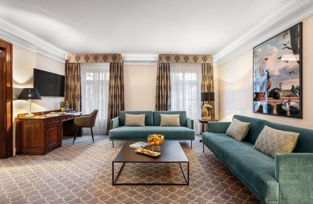 Junior Suite, 1 Double Bed, Bathtub, Garden Area - Photo 8