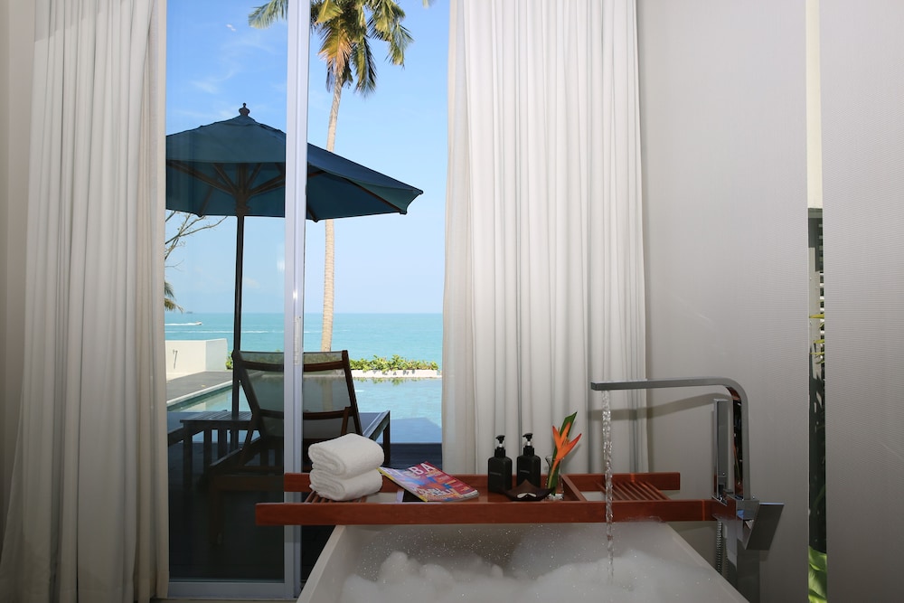 Celes Strand-Pool-Suite