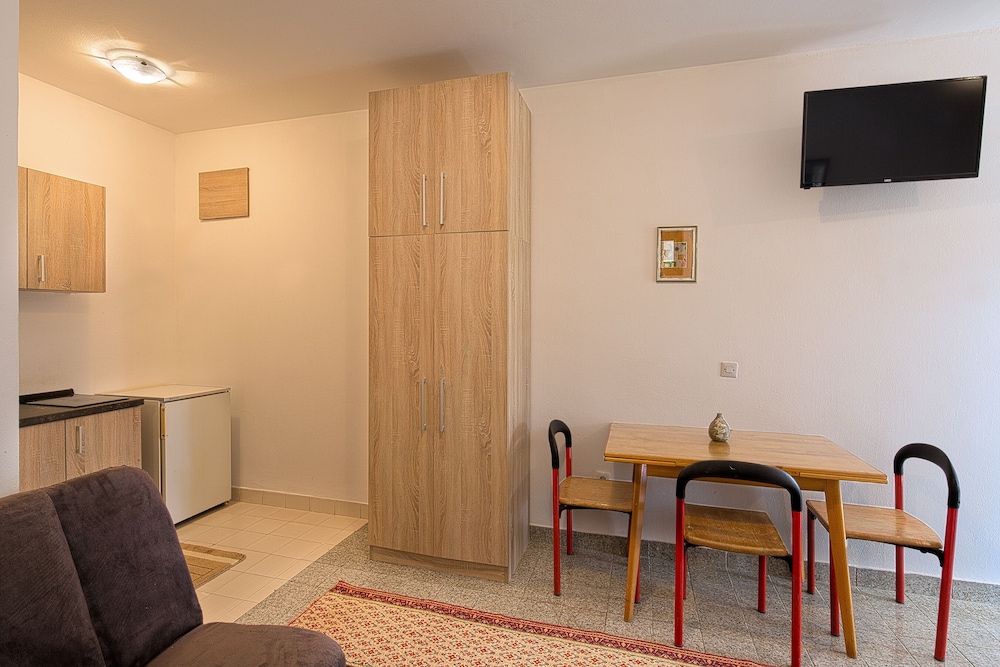 Family Studio - Photo 2