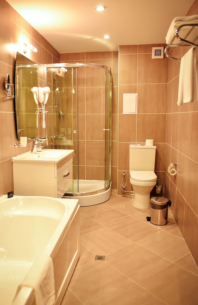Deluxe Suite - Photo 5