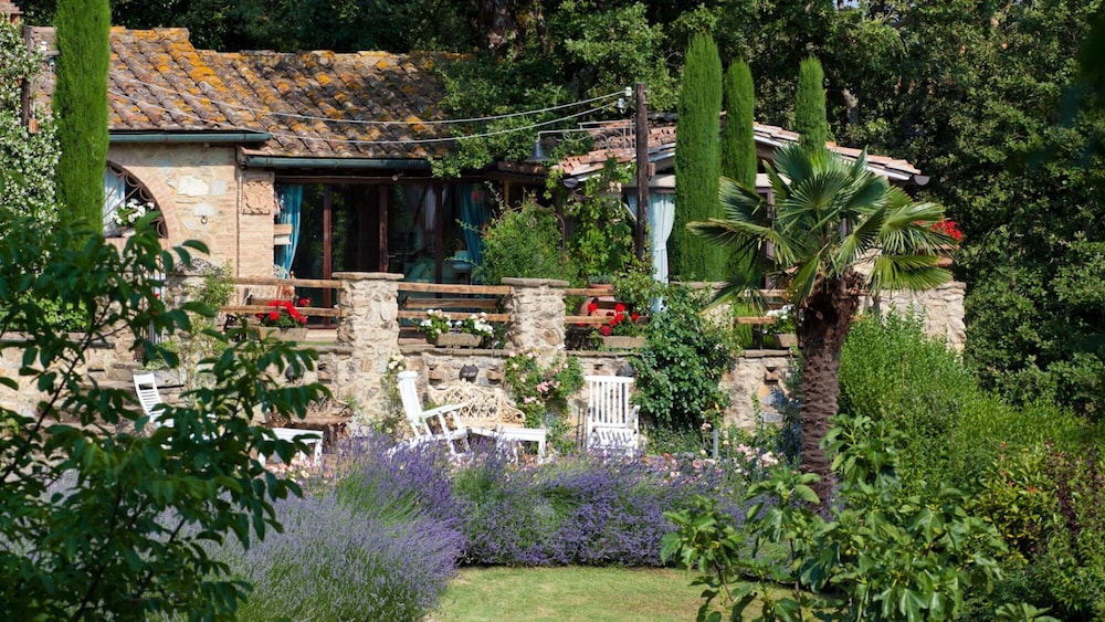 Villa photo 2