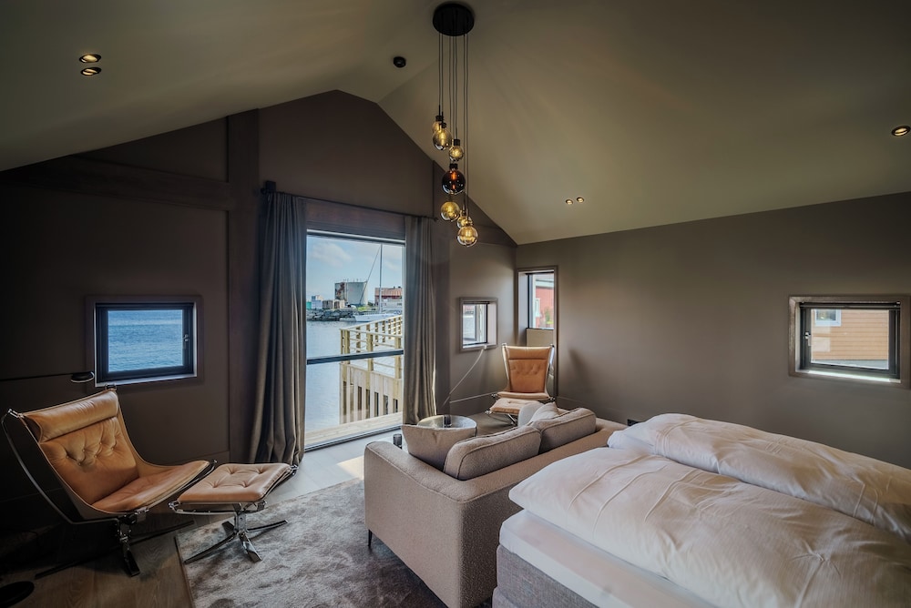 Private suite with ocean view photo 1