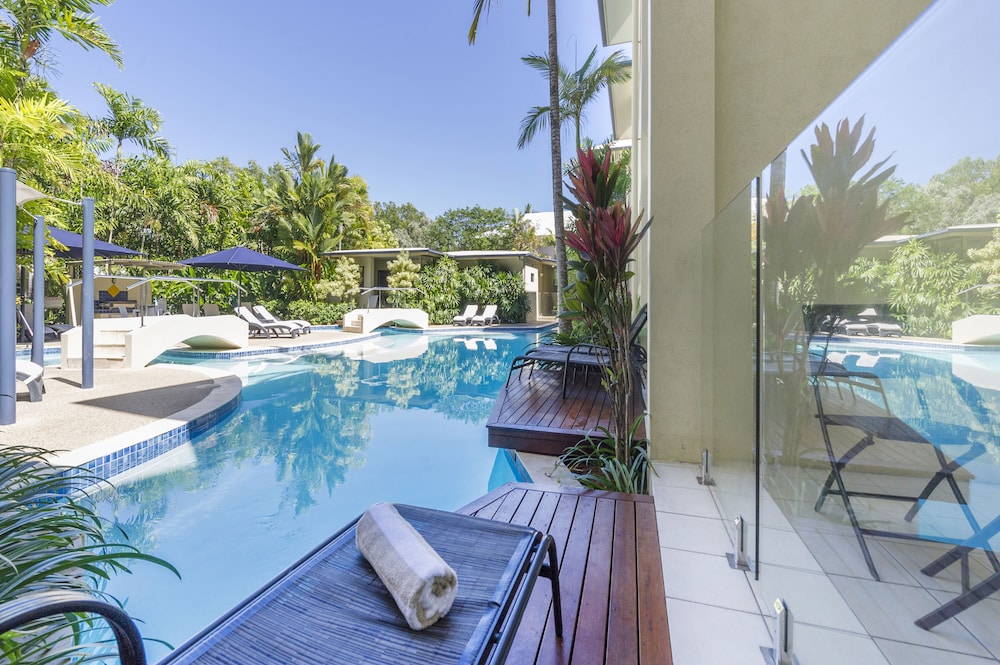 Studio Pool Entry - Photo 17