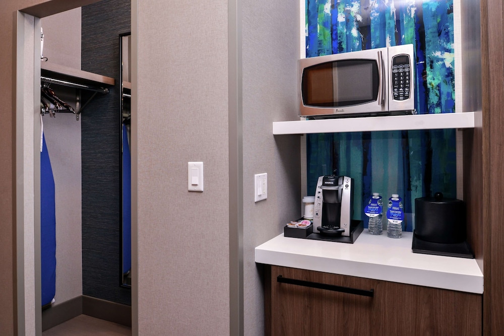 Junior Suite, 1 King Bed, Accessible photo 3