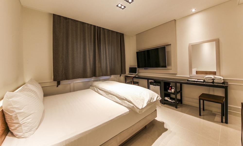 Standard Double Room, 1 Queen Bed, City View - Photo 3