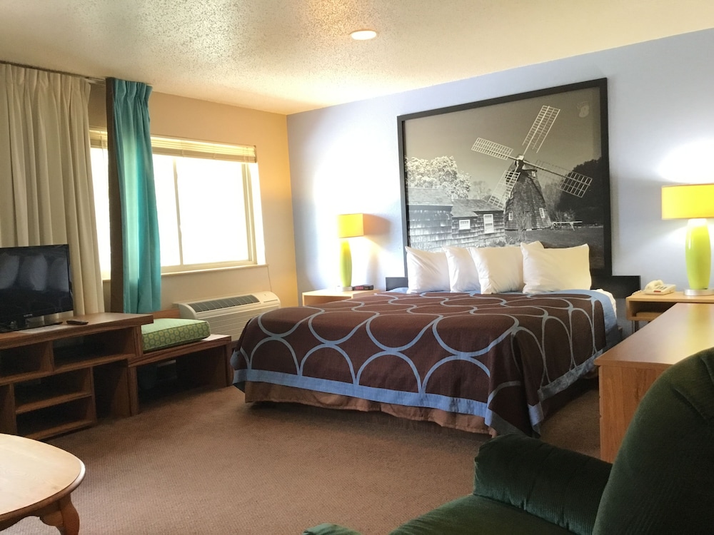 Studio Suite, 1 King Bed, Non Smoking photo 3