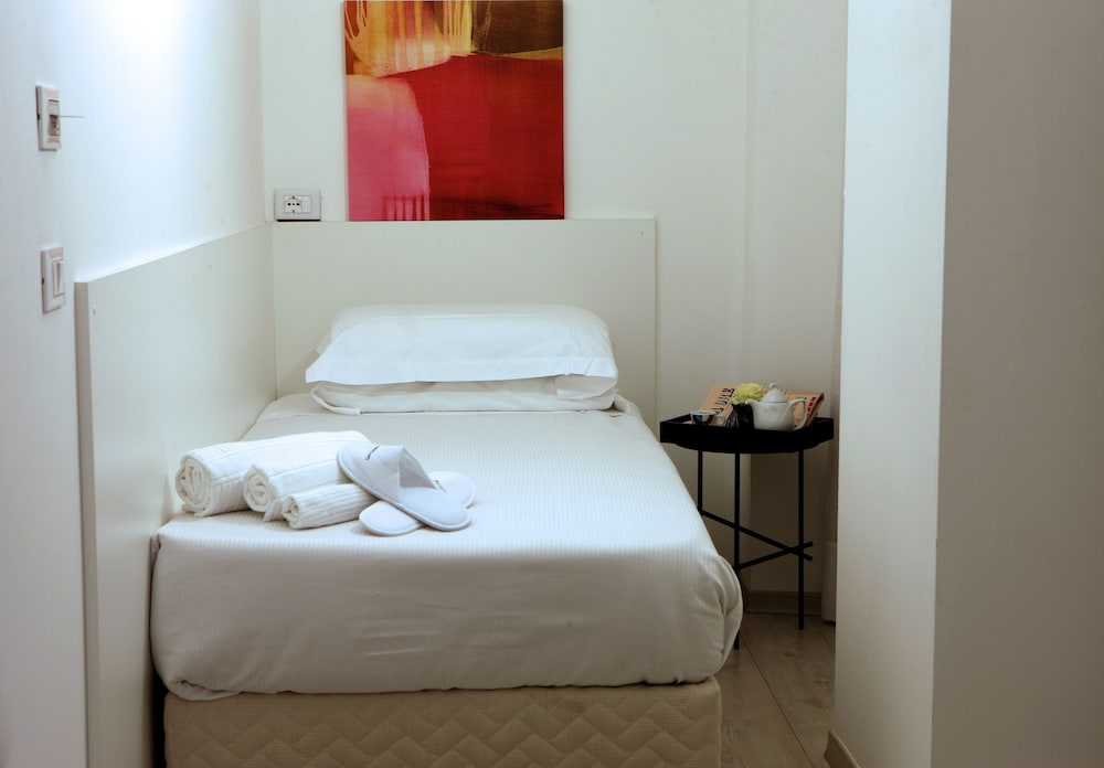 Suite, Annex Building - Photo 5