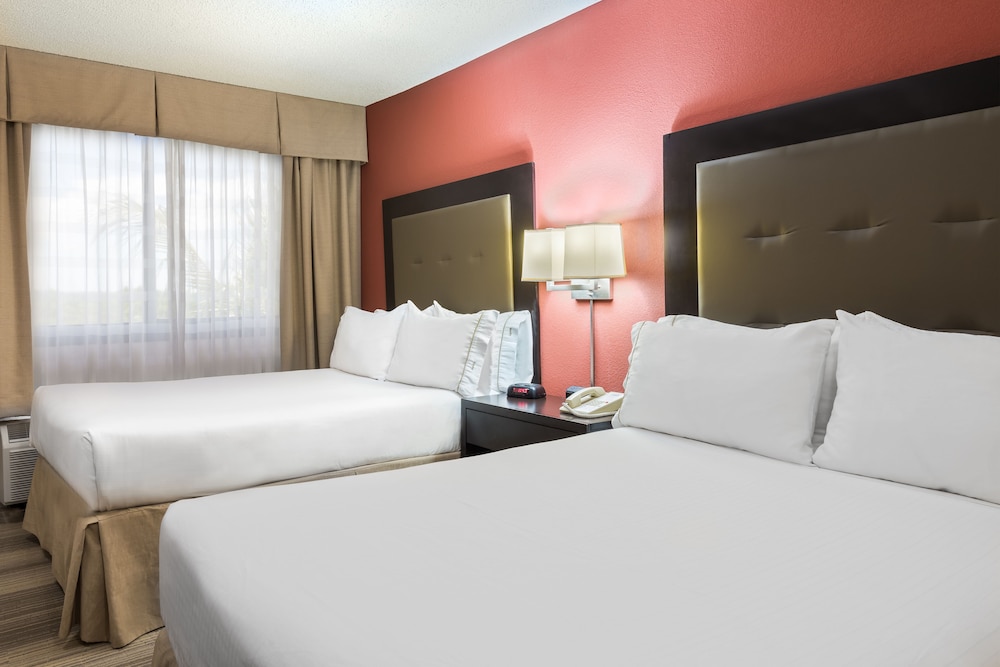 Suite, 2 Double Beds (Living Area) - Photo 3