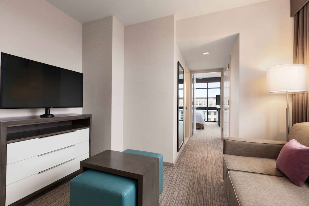 Premium Suite, 1 King Bed, Accessible, Bathtub