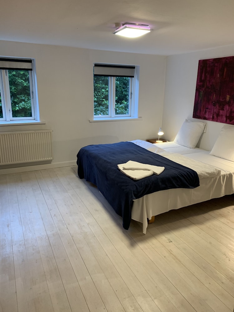 Basic Double Or Twin Room, Shared Bathroom photo 2