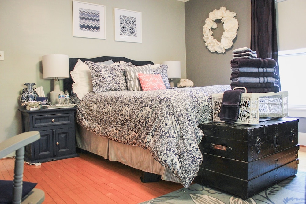 Single Room, 1 Queen Bed