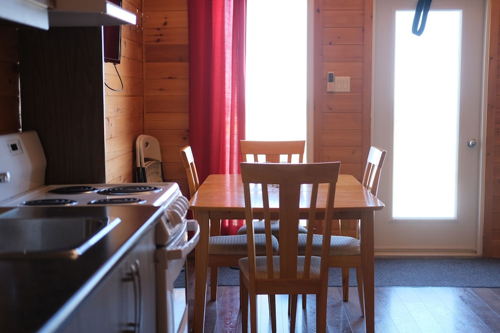 Chalet, 2 Bedrooms, Kitchen, Beach View photo 3