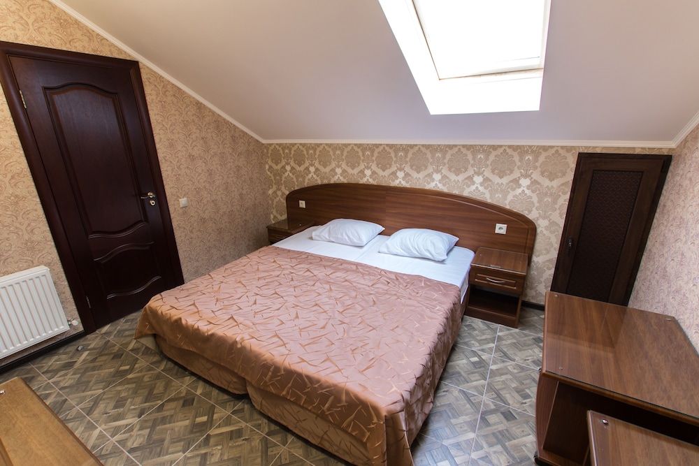 Budget Twin Room, Attic photo 3
