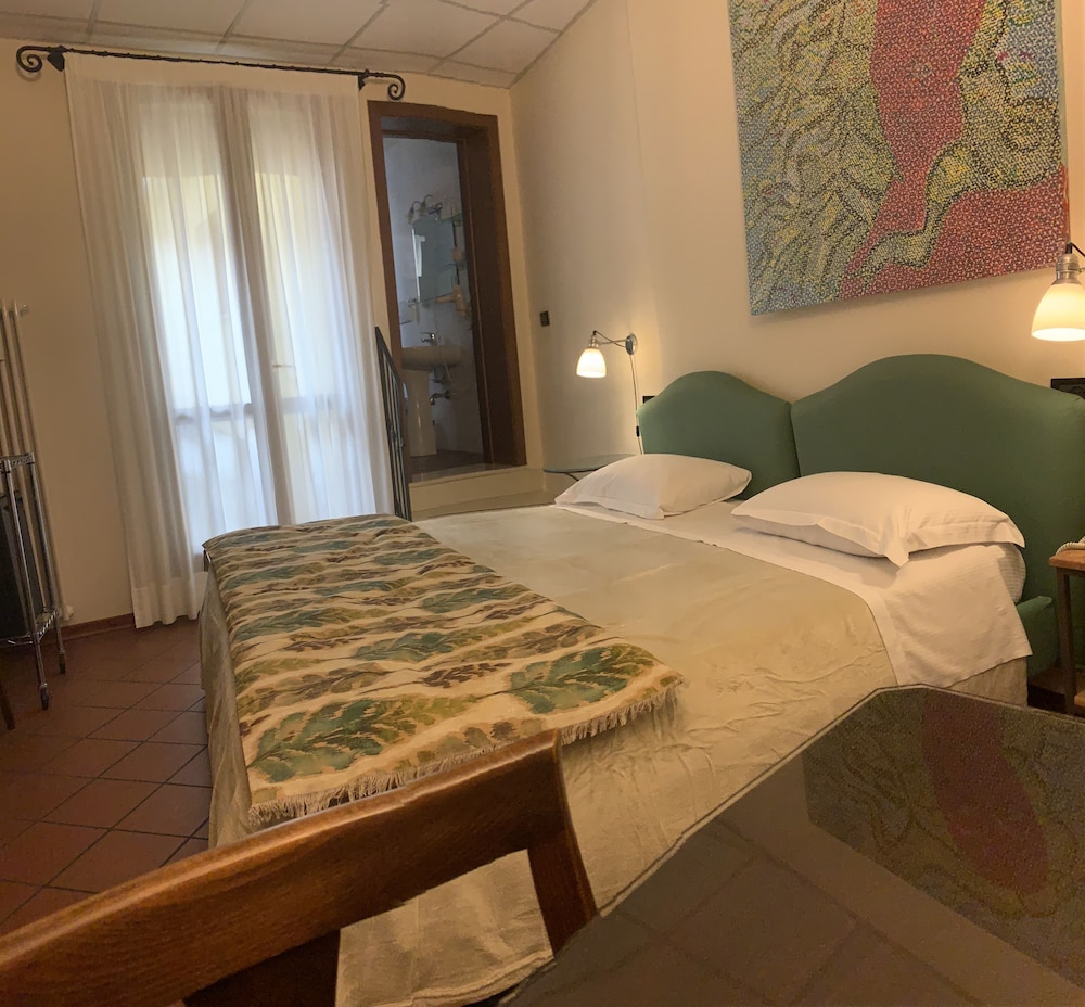 Double Room - Photo 5