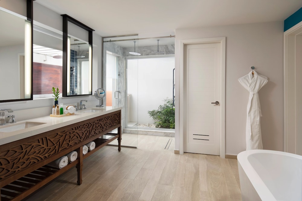 Preferred Club Master Suite Swim Out Villa