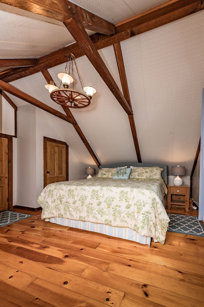 Superior Room, 1 King Bed, Non Smoking, Garden View photo 1